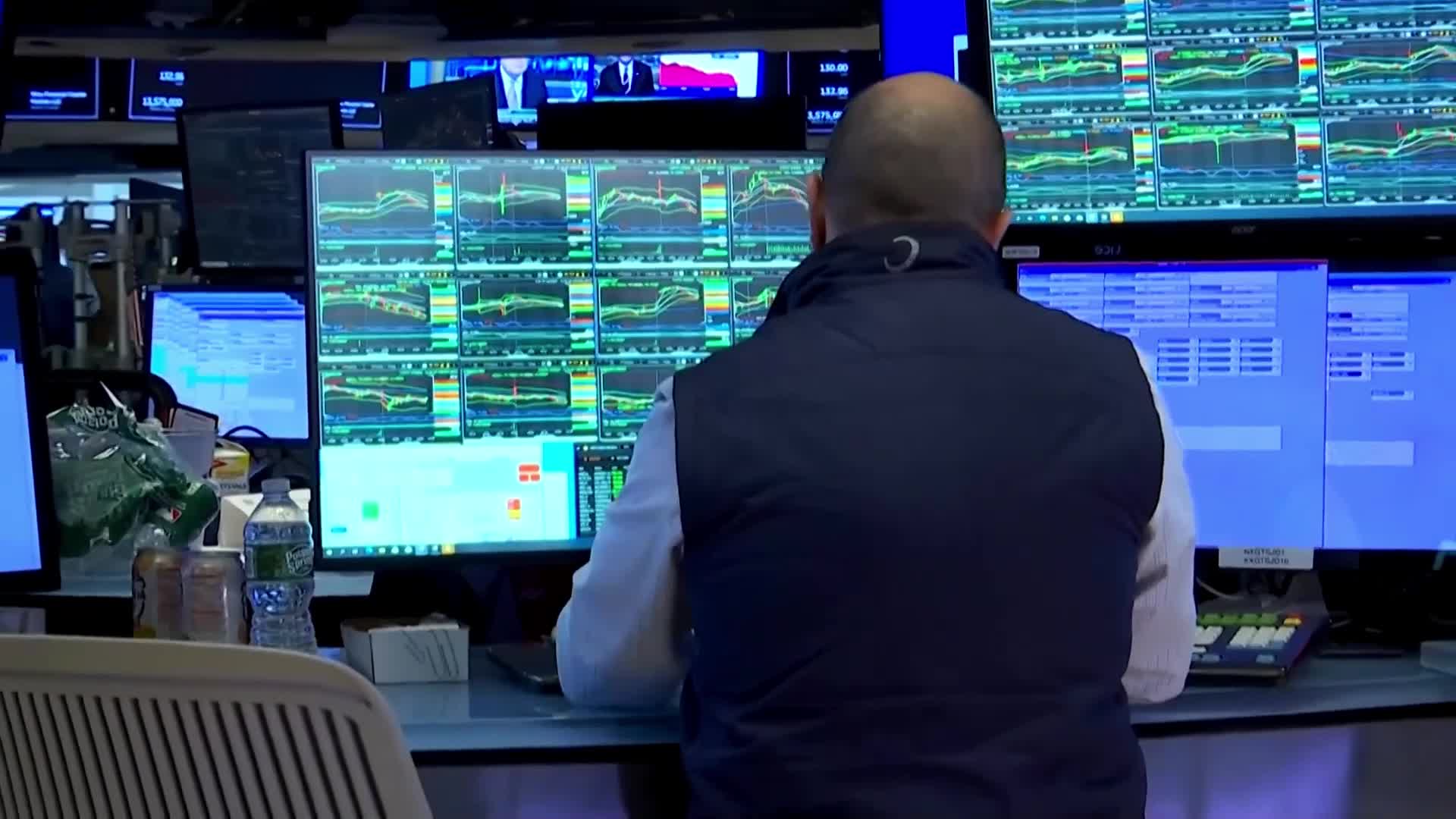 Stock exchange and traders